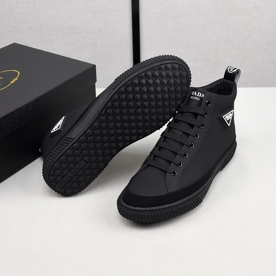 PRADA [Prada] high-top sports and casual shoes. Men's shoes 💰440💰. The upper is made of cowhide, sheepskin lining, rubber outsole, comfortable on the feet, men's size 38-44, choose according to your usual wearing size.